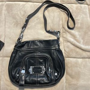 VINTAGE B MAKOWSKY black leather crossbody bag